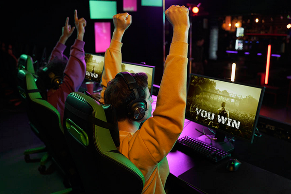 El aprendizaje de idiomas abre puertas a torneos internacionales y a la interacción en la comunidad global de juegos